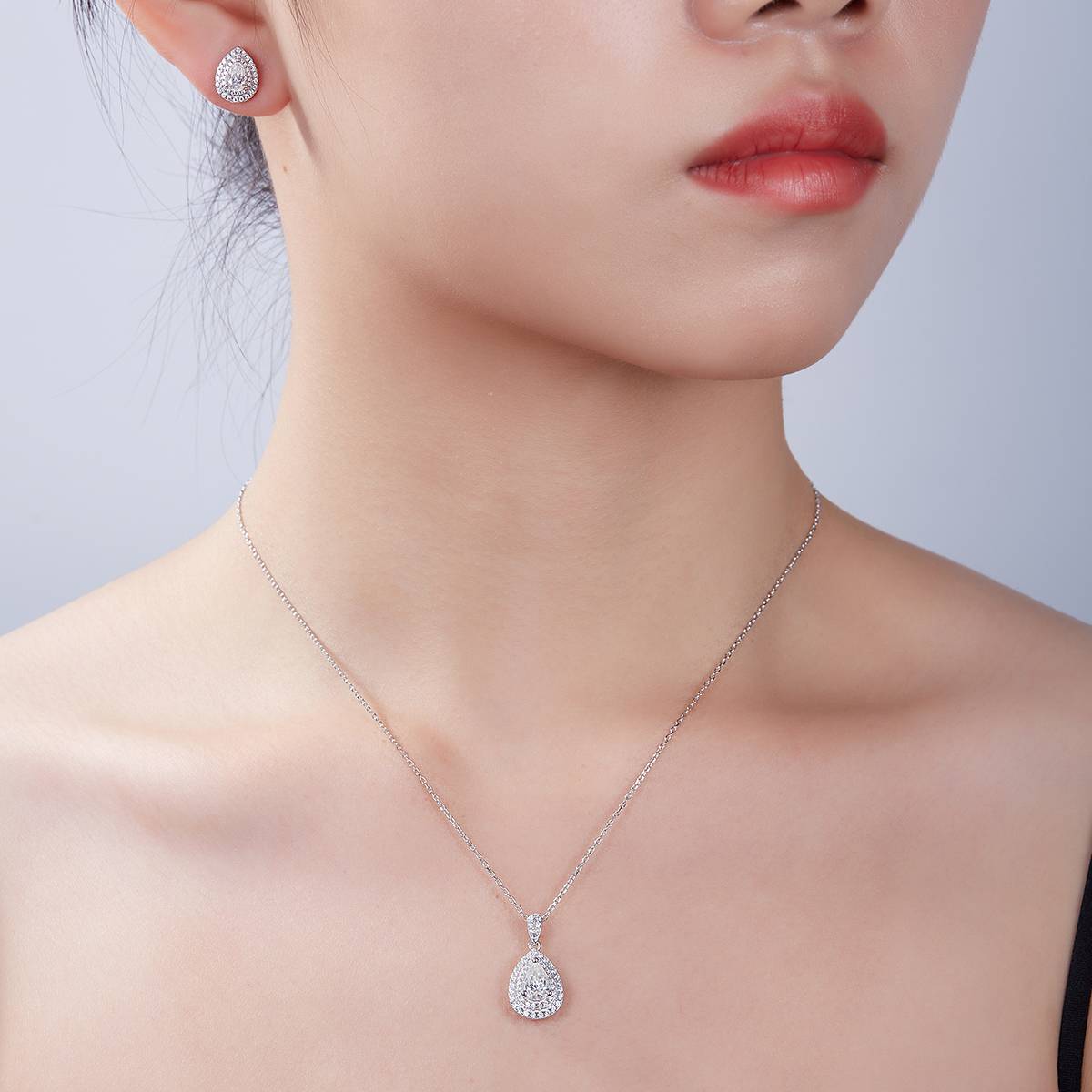 Exquisite pear shaped S925 silver plated white gold moissanite diamond pendant earring set